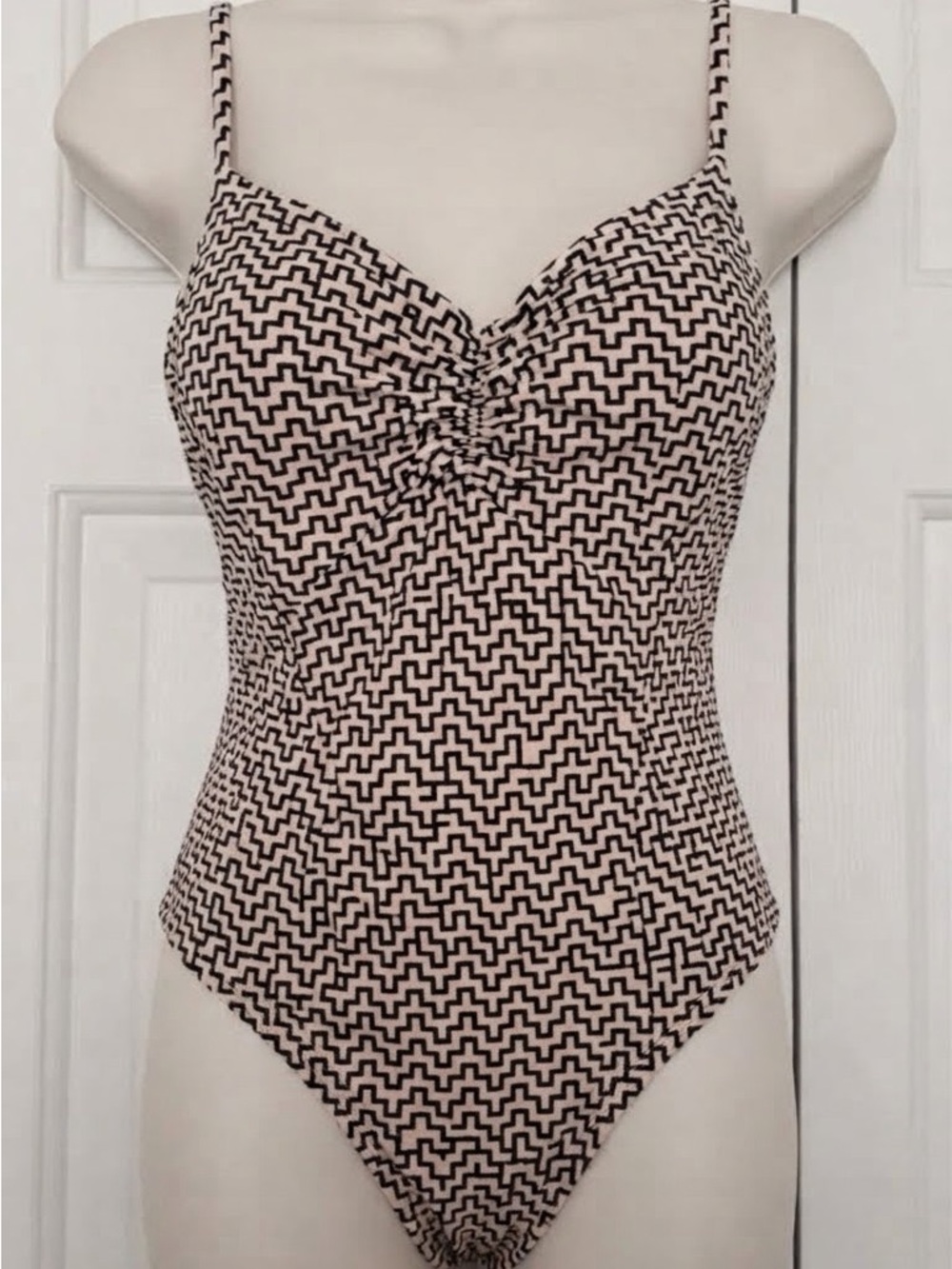 Shade & Shore Black and White Geometric One-Piece Swimsuit